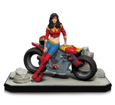 Gotham City Garage Statue Wonder Woman 27 cm